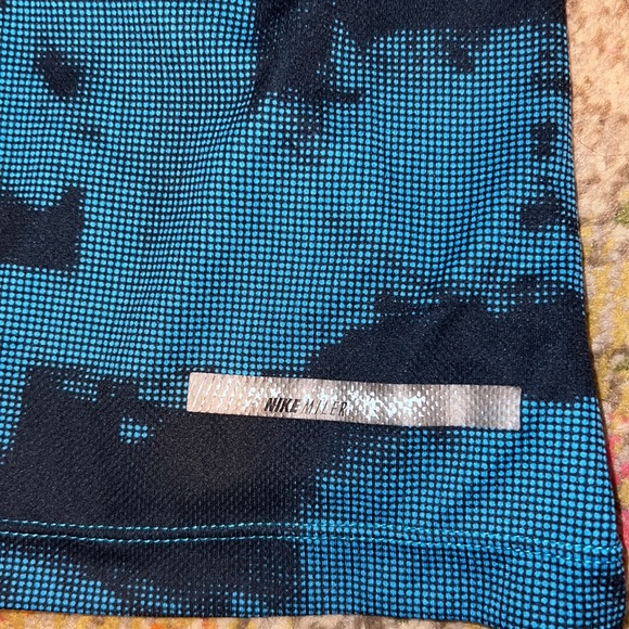 Nike Dri Fit - Picture 4 of 5